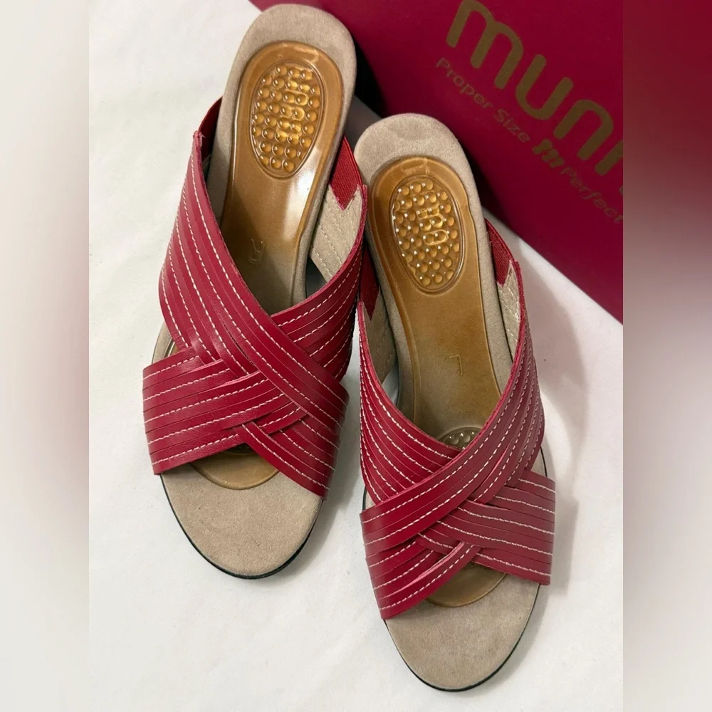 Munro Burgundy/ Red Leather Slide Sandal Crisscross Woven Vamp Contoured Footbed - Picture 3 of 7
